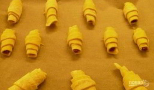 рогалики с мармеладом из слоеного теста