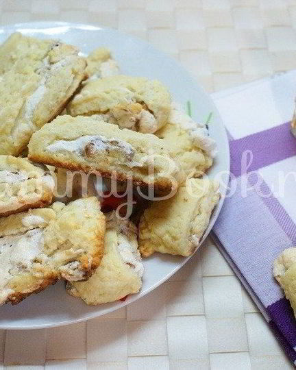 Рецепт творожного печенья с безе и орехами