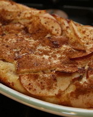 Блинный пирог с яблоками, грушами и корицей