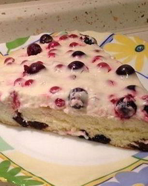 Быстрый пирог с яблоками и курагой