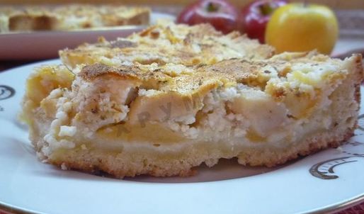 быстрый яблочный пирог с творожной заливкой