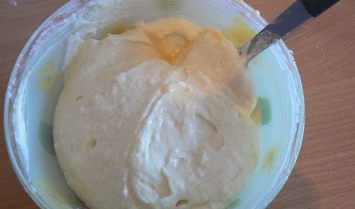 черно-белый пирог с брусничной прослойкой