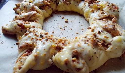 дрожжевой пирог с калиной и фундуком