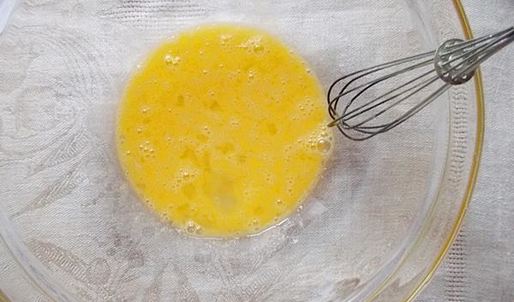 дрожжевой пирог с калиной и фундуком