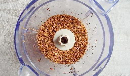 дрожжевой пирог с калиной и фундуком