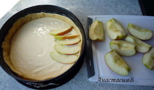 глазированный яблочно-творожный пирог на дрожжевом тесте