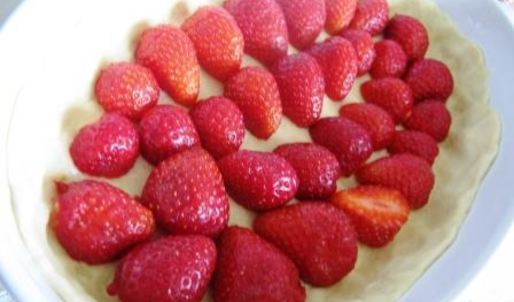 клубничный пирог со сметаной