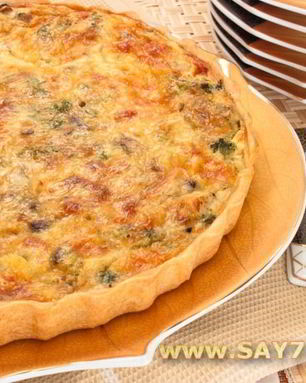 Лоранский пирог с курицей, грибами и брокколи