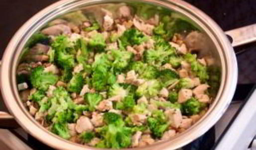 лоранский пирог с курицей, грибами и брокколи