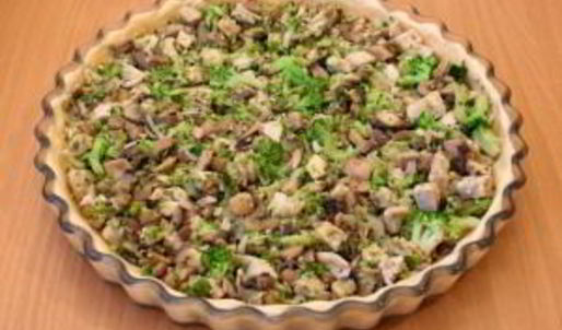 лоранский пирог с курицей, грибами и брокколи