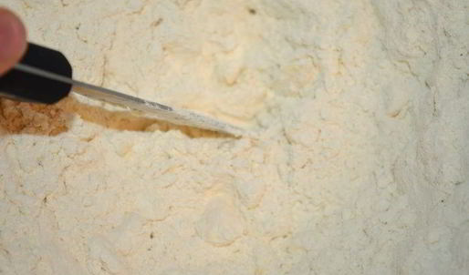 немецкий яблочный пирог с йогуртом и миндальными лепестками