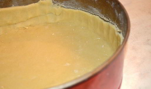 немецкий яблочный пирог с йогуртом и миндальными лепестками