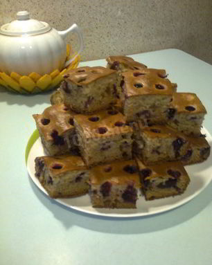 Нежный пирог со смородиной