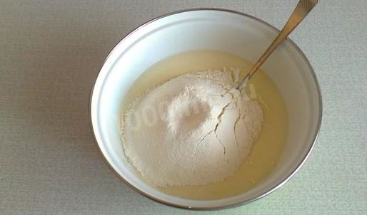 нежный пирог со смородиной