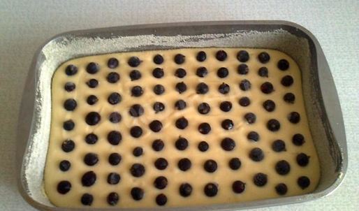 нежный пирог со смородиной