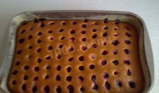 нежный пирог со смородиной