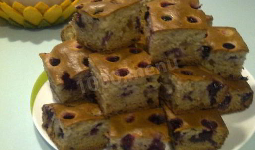 нежный пирог со смородиной