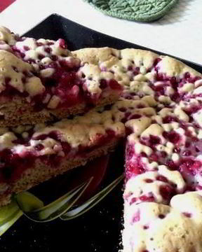 Пирог с красной смородиной