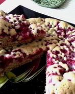 Пирог с красной смородиной