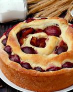 Пирог с маком и сливами