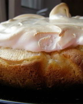 Пирог с творогом, яблоком и нежным суфле