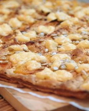 Пирог с тыквой, сыром и семечками