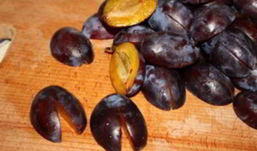 сливово-миндальный пирог