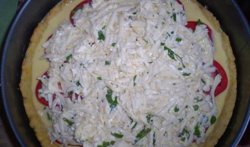 томатный киш с ветчиной и брынзой