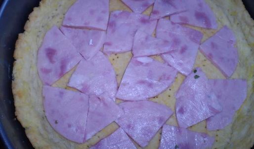 томатный киш с ветчиной и брынзой