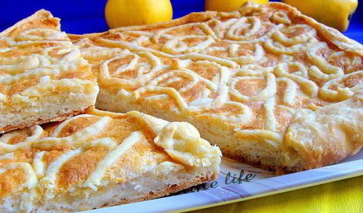 творожно-белковый пирог с айвой