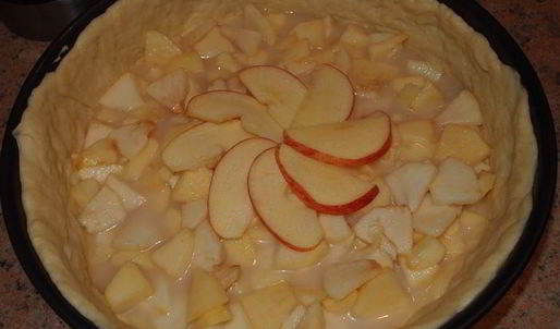 яблочный пирог из вкусного теста со сливочной заливкой