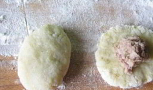картофельные пирожки с начинкой из фарша