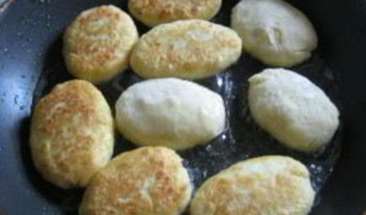 картофельные пирожки с начинкой из фарша