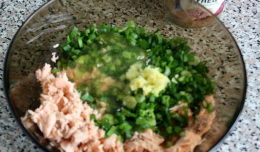 китайские пирожки с лососем