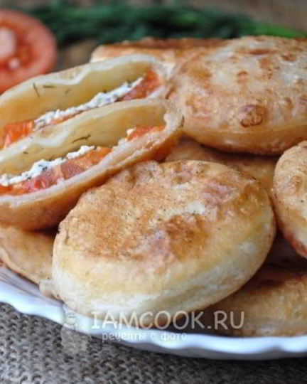 Рецепт пирожков бомбочки с творогом и помидорами