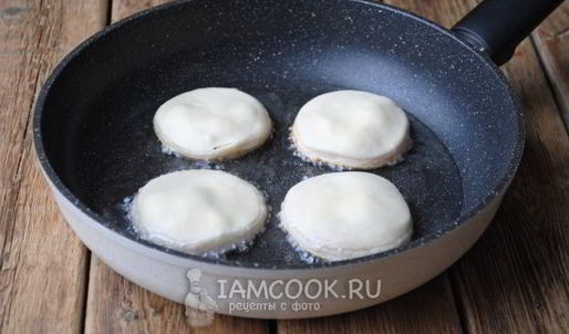 пирожки бомбочки с творогом и помидорами