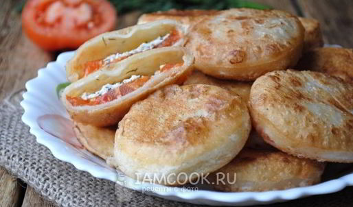 пирожки бомбочки с творогом и помидорами