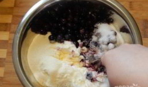 пирожки с черникой на кефире