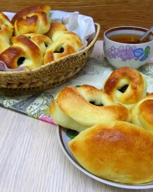 Пирожки с изюмом