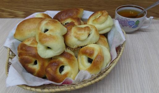 пирожки с изюмом