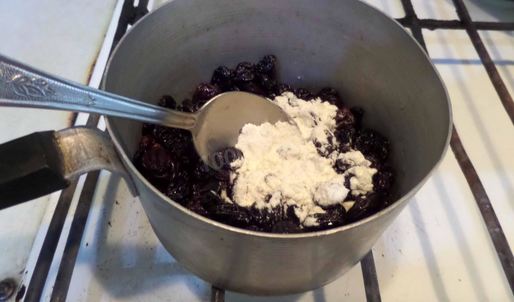 пирожки с изюмом