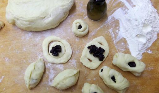 пирожки с изюмом