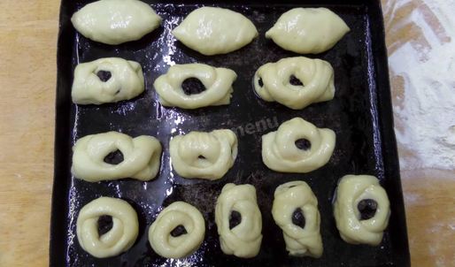 пирожки с изюмом