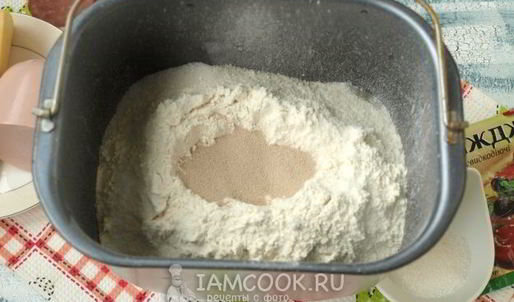 пирожки с колбасой и сыром