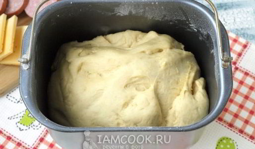 пирожки с колбасой и сыром