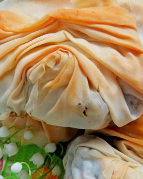 Пирожки с курицей и шпинатом из теста фило