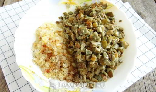 пирожки с солеными грибами