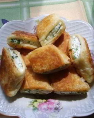 Пирожки с творогом на сковороде