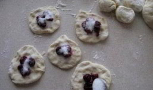 пирожки с вишней на кефире