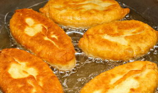 пирожки с ягодами на сковороде